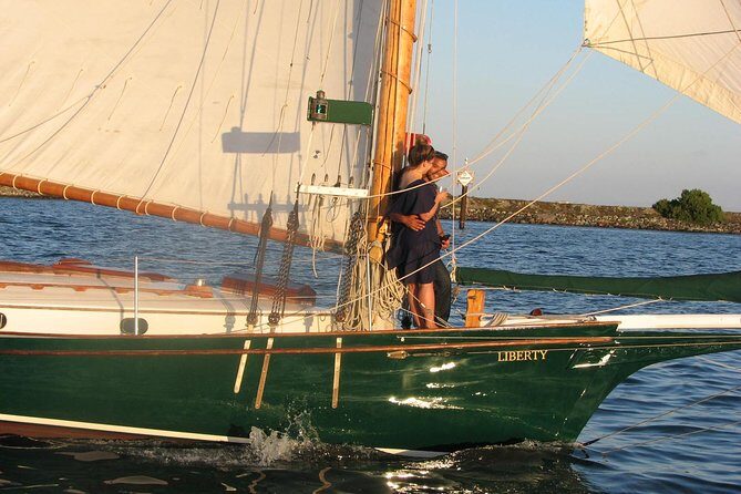 Sunset Sail On A Charming Vintage Yacht - Beer &. Wine Included - Who Is This Tour Perfect For?