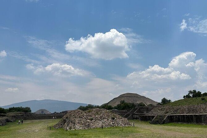 Surprise yourself in Teotihuacan Pyramids - Transportation and Logistics