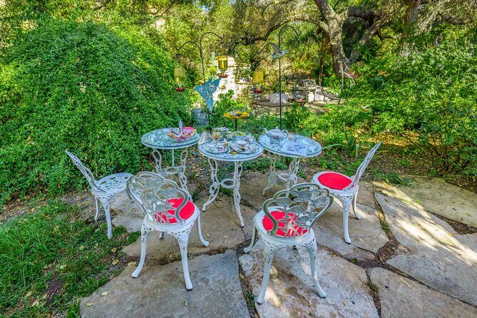 Tea with hummingbirds at a Hummingbird Sanctuary - The Location and Its Charm