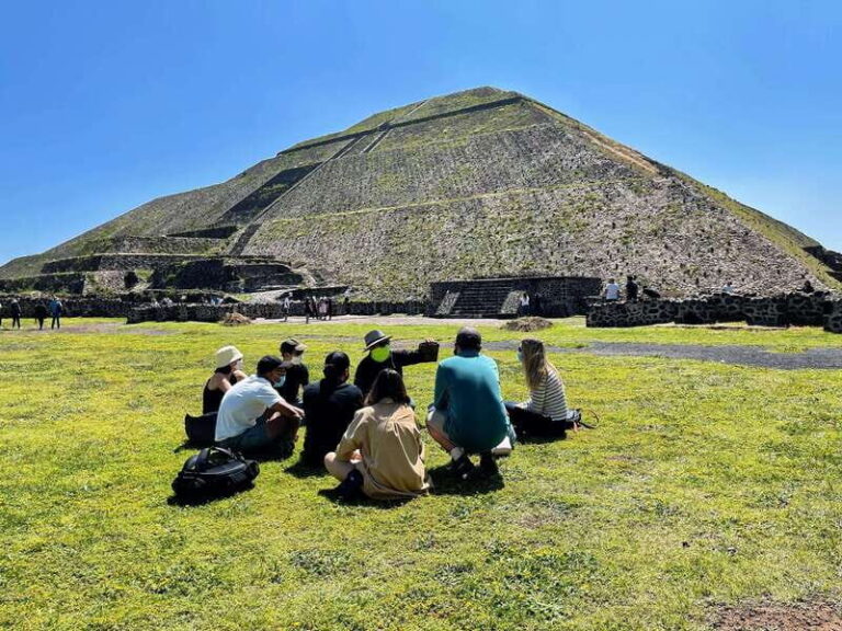 Teotihuacan Pyramids & lunch at my Grandma's house - The Value of This Experience