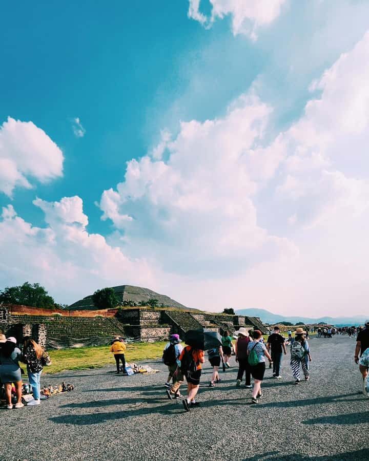 Teotihuacan VIP: Tour of the pyramids and Basilica of Guadalupe, tourist areas - The Pyramid of the Sun and the Archaeological Site