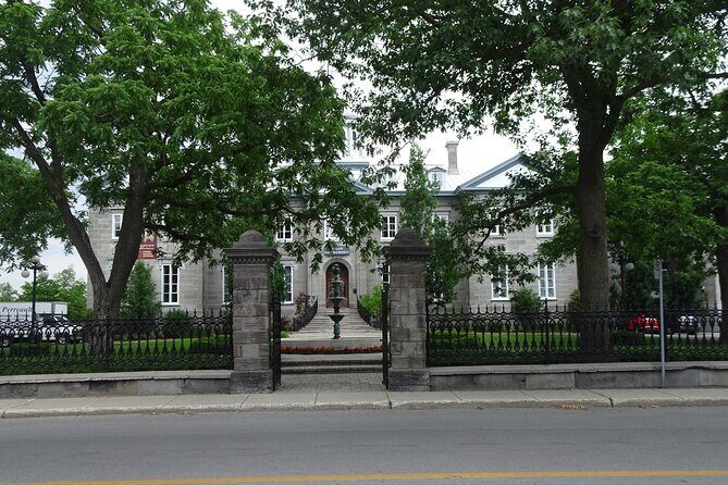 Terrebonne mini Self-Guided Walking Tour & Scavenger Hunt - Who Should Consider This Tour?