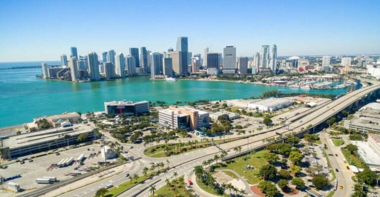 Top 10 South Beach Highlights Tour - Lincoln Road & Espanola - The Guide and the Atmosphere