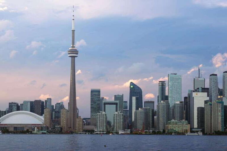 Toronto: Guided layover and stopover tour with transfers. - Who Is This Tour Best For?