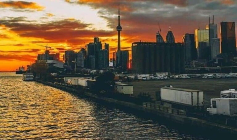 Toronto: Guided Walking Tour of Must-See Attractions - The Value of Guided Insights