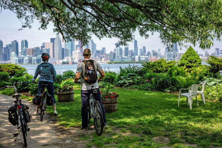 Toronto Waterfront and Islands Guided Bicycle Tour - The Value of This Tour