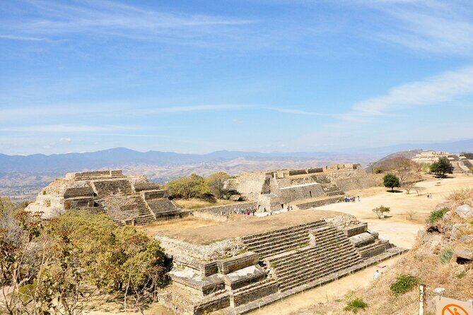 Tour to the archaeological zone Monte Alban - Transport and Group Size