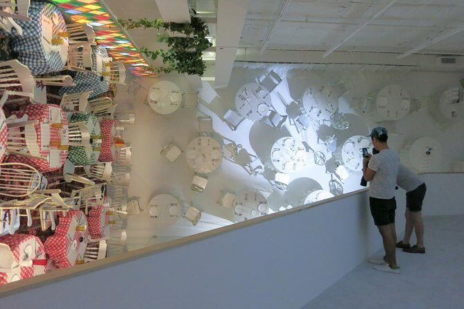 Tribeca/Lower East Side Contemporary Art Tour with NYC Art Critic - The Galleries and the Artistic Atmosphere