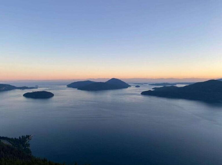 Tunnel Bluffs Hiking Day Trip- Vancouver - Who Will Love This Tour?