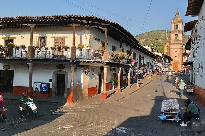 Valle de Bravo: Walking Tour & Ride a Jet Ski from Mexico City - Exploring Valle de Bravo’s Town Center