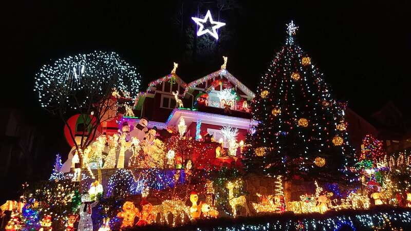 Vancouver: Christmas Tour with Light Festival Entrance - First Stop: Van Dusen Botanical Garden Festival of Lights