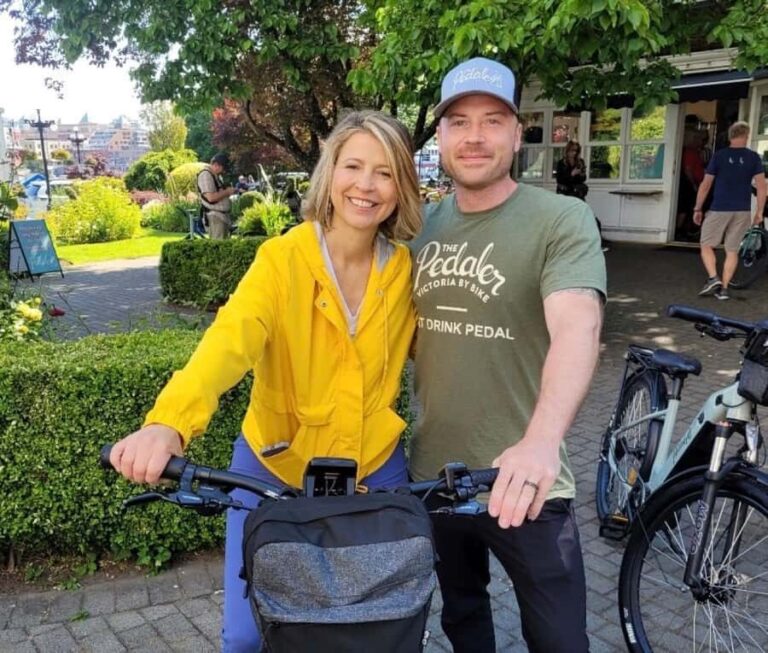 Victoria City Highlights Bike Tour - Castle Hoods & Legends - What the Tour Includes and How It Works