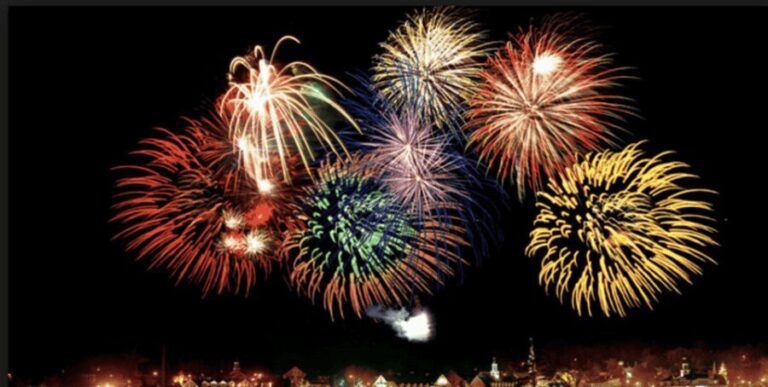 Waikiki: Friday Night Fireworks Catamaran Sail - What You Can Expect on the Night