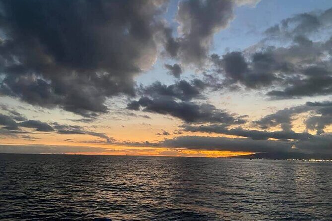 Waikiki to Diamondhead: Sunset BYOB Cruise - Why This Tour Works Well