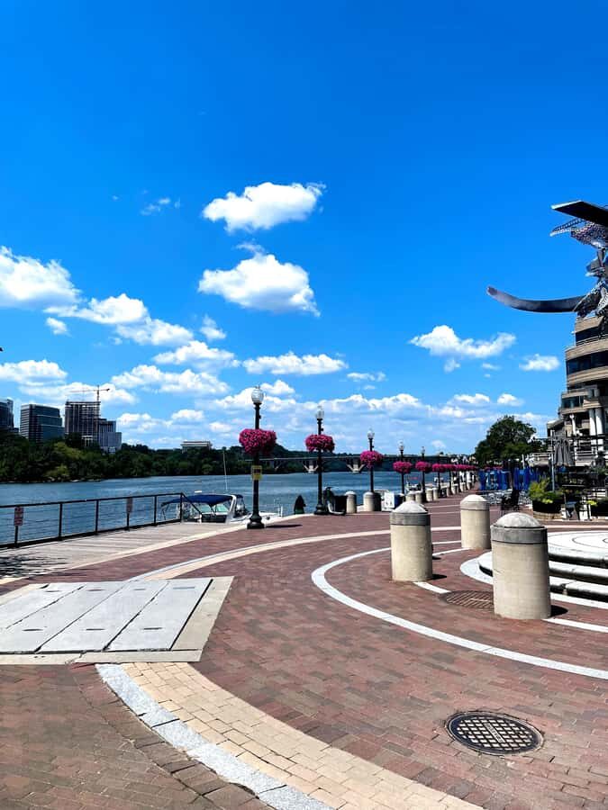 Washington D.C.: Georgetown Guided Secret Food Tour - The Food and Sights: A Closer Look