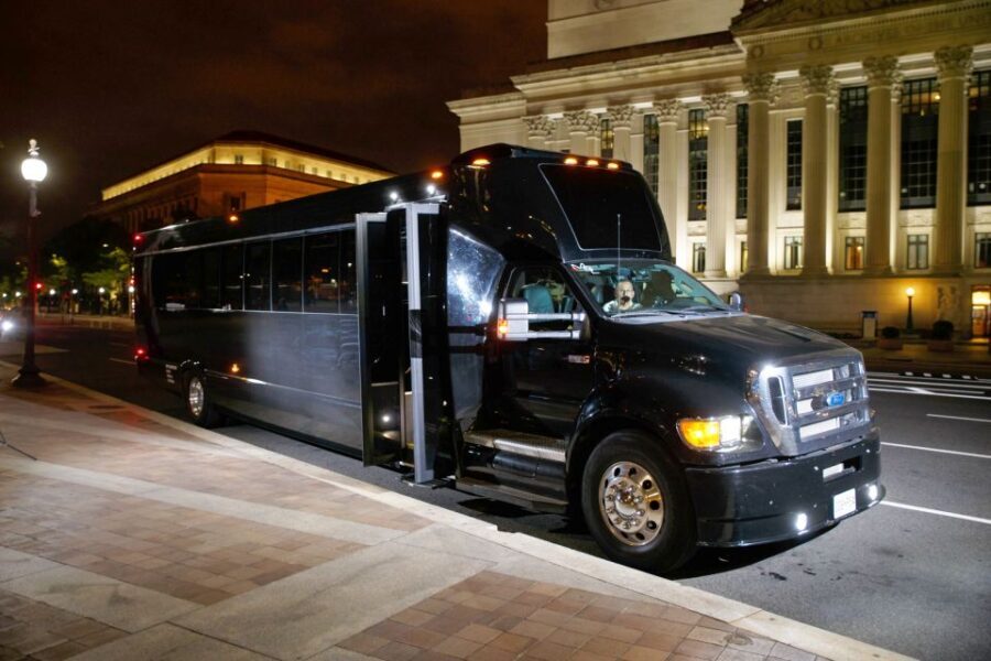 Washington, DC: Holiday Lights Nighttime Bus Tour - The Tour Continues to Other Iconic Spots
