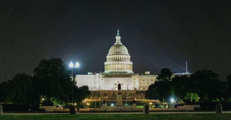 Washington DC: National Mall Night Bus Tour - The Guides and Commentary