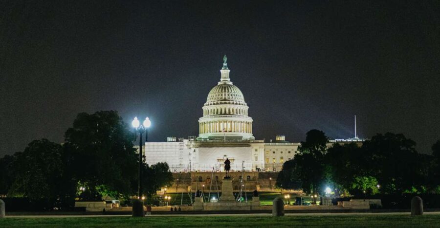 Washington DC: National Mall Night Bus Tour - The Guides and Commentary