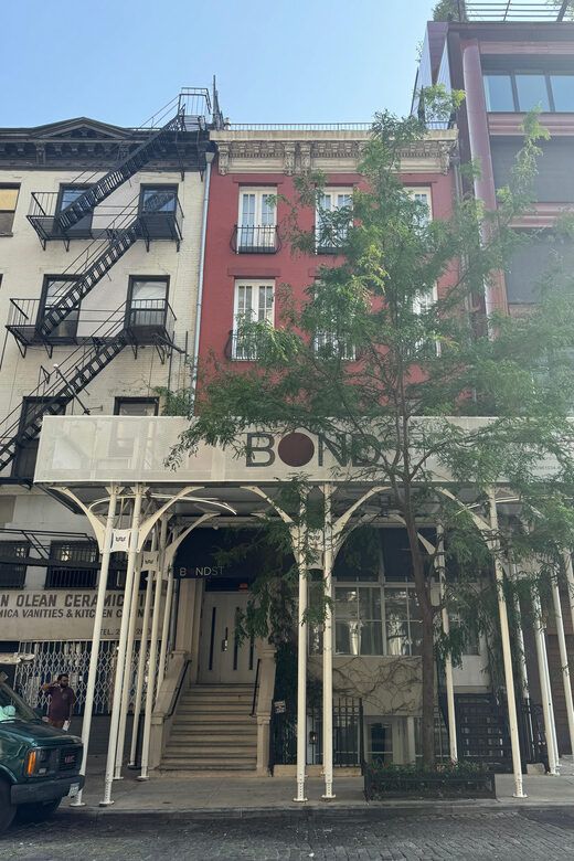 Welcome to New York: A Tour of Taylor Swift Hotspots - The Value of a Guided Experience