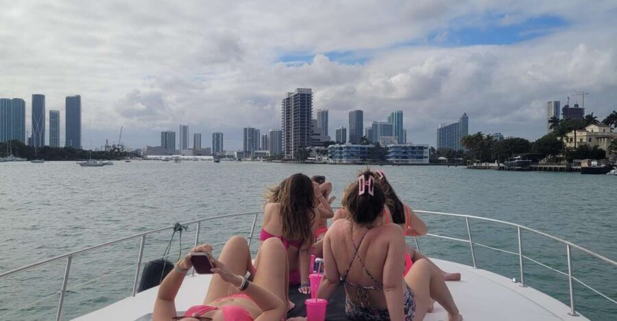 Yacht cruise Biscayne Bay, Miami Beach and Sand bar. 42Ft - Real Experiences & Guest Reviews