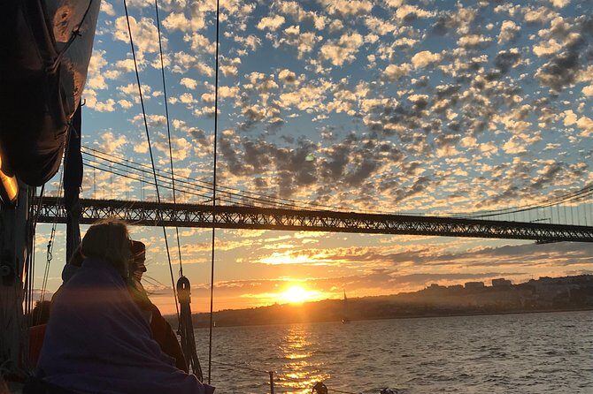 2 Hour Lisbon Sunset and Wine Sailing Tour - The Crew Makes the Experience