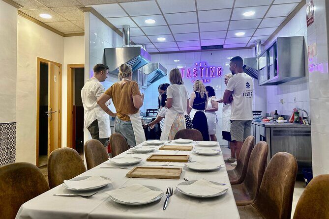 Alicante Paella Cooking Class, Tapas, Drinks and Marketplace - Meeting point: finding Mercat Central without stress