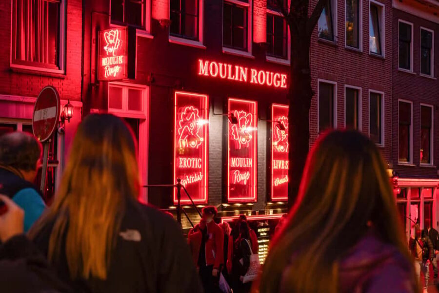 Amsterdam: Red Light District Tour in DE/EN/IT/ES/FR - The language choice matters more than you think