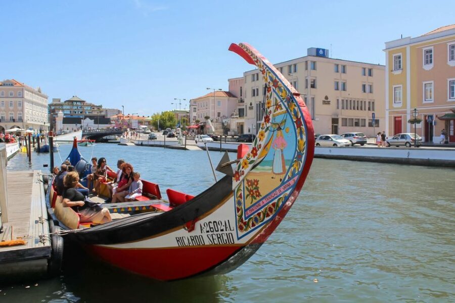 Aveiro: Traditional Moliceiro Boat Tour - Meeting at Viva Ria: Fast Check-In, Simple Find