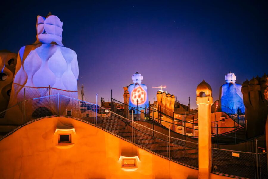 Barcelona: La Pedrera Night Experience - Where to meet: La Pedrera, simple and central