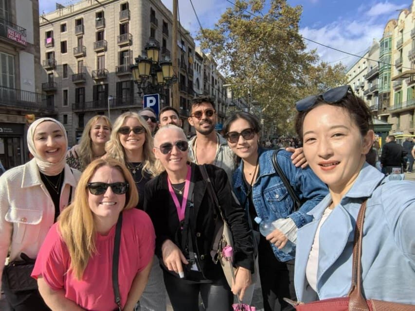 Barcelona: Old Town and Gothic Quarter Walking Tour - Meeting Point Options: Staying Calm on Day One