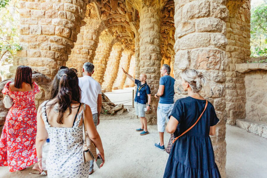 Barcelona: Park Güell Guided Tour & Priority Access - Getting there: meeting at Ctra. del Carmel 23 without losing time