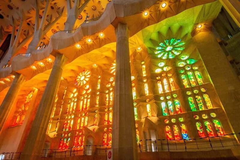 Barcelona: Sagrada Familia Priority Access & Guided Tour - Meeting Point At Av. de Gaudí 2: Find The Lamp Post Easily