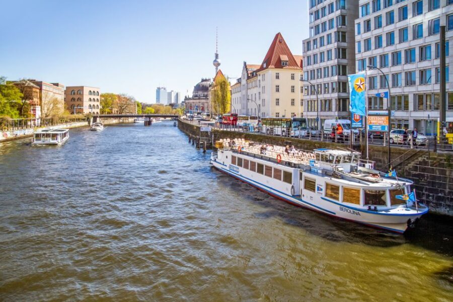 Berlin: Boat Tour Along the River Spree - Meeting Point on Friedrichstrasse: Give Yourself Buffer Time
