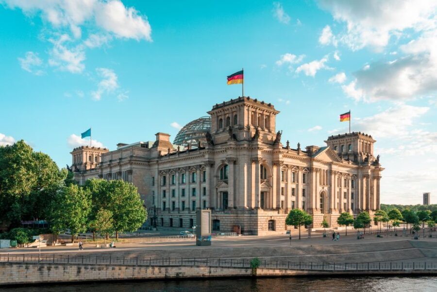 Berlin: Private Reichstag and Glass Dome Tour - The Flow of the Tour: Short Stops, Real Explanations