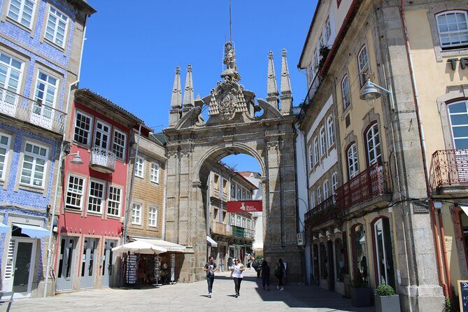 Best of Braga and Guimaraes Day Trip from Porto - Key Sites in Guimarães