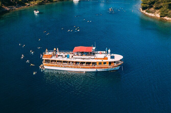 Blue Lagoon & Šolta Island from Trogir LUNCH & DRINKS INCLUDED - Getting to the boat: meeting point and timing