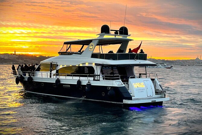 Bosphorus Sunset: An Enchanting Yacht Cruise in Istanbul - The Food and Beverage Experience