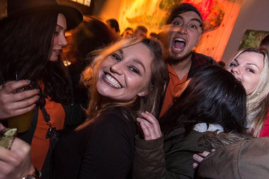 Brussels: Pub Crawl and Nightlife Party Experience - Timing and meeting point: 9:30pm start, 1am finish energy