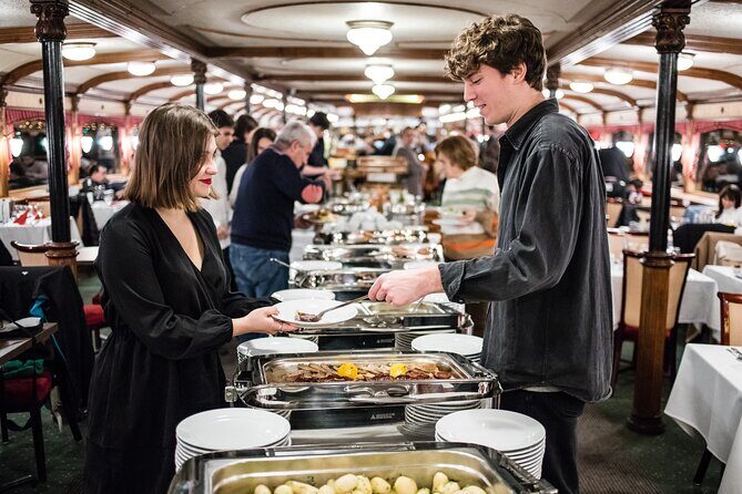 Budapest Danube Cruise and Dinner Options, Live Music and Dance - The Entertainment: Where This Tour Truly Shines