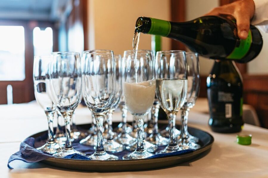 Budapest: Evening Cruise including Drink Options - Meeting Point at Akadémia 2 Ponton: Finding Gróf Széchenyi