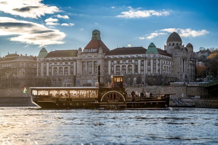 Budapest: Historic Cruise with Welcome Drink - Seating, warmth, and weather reality on the Danube