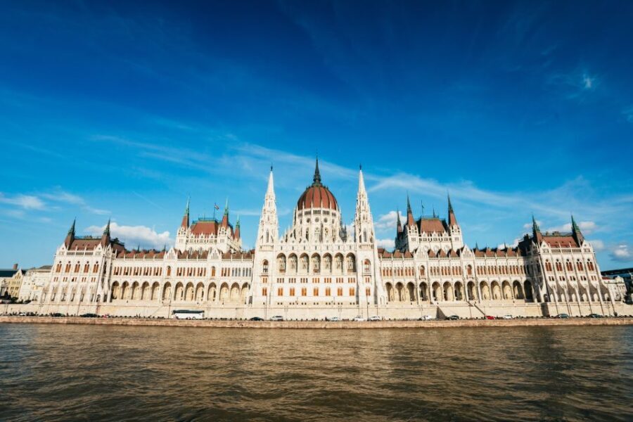 Budapest: Nighttime or Daytime Sightseeing Cruise - Where to Meet: Dock 1/B and the Purpleliner Logo