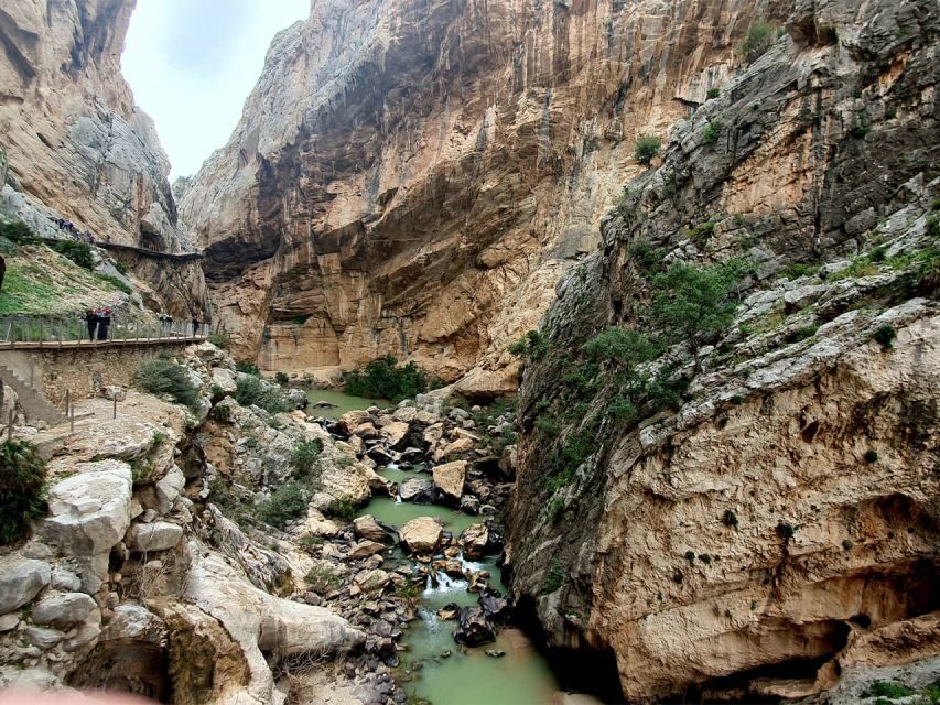 Caminito del Rey: Tour with Official Guide and Drink - North to south route: the one-way plan and shuttle math