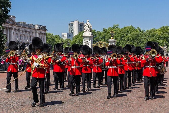 Changing of the Guard Walking Tour in London at Buckingham Palace - The Guide Makes All the Difference