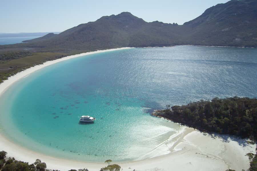 Coles Bay: Wineglass Bay Adults-Only Cruise with Lunch - Food and Drink: A Tasty Focus