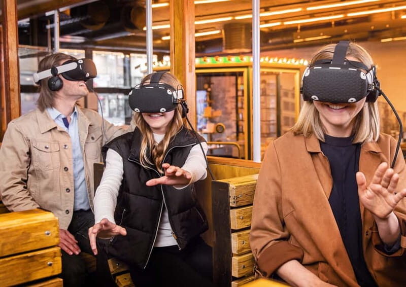 Cologne: Virtual Reality Time Travel Experience Ticket - What you actually experience: story + sets + VR movement