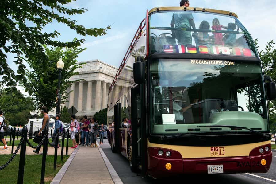 DC: Hop-On Hop-Off with 17 Stops plus Arlington Walking Tour - How the hop-on hop-off bus works (and why it’s so useful)