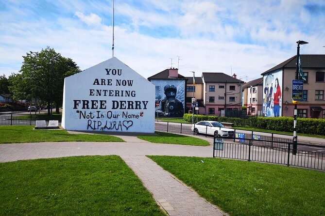 Derry City: The troubles Bogside walking tour - Bloody Sunday Memorial: putting names and landmarks in order