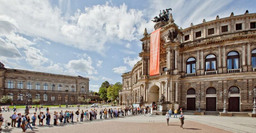 Dresden: Semperoper Tickets and Guided Tour - Where to meet and how to get in smoothly