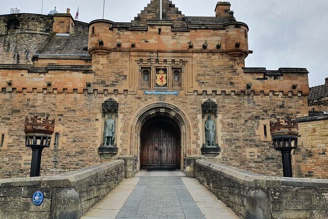 Edinburgh Castle Highlights Tour with Tickets, Map, and Guide - How the tour timing works (and why it can vary)